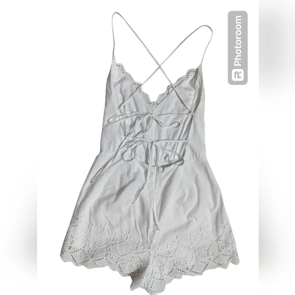 BP. White romper embroidered strappy back scalloped lace size M - Picture 5 of 14